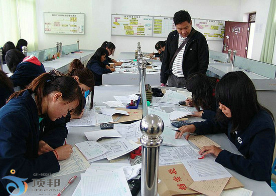 財(cái)會(huì)模擬實(shí)驗(yàn)室設(shè)備
