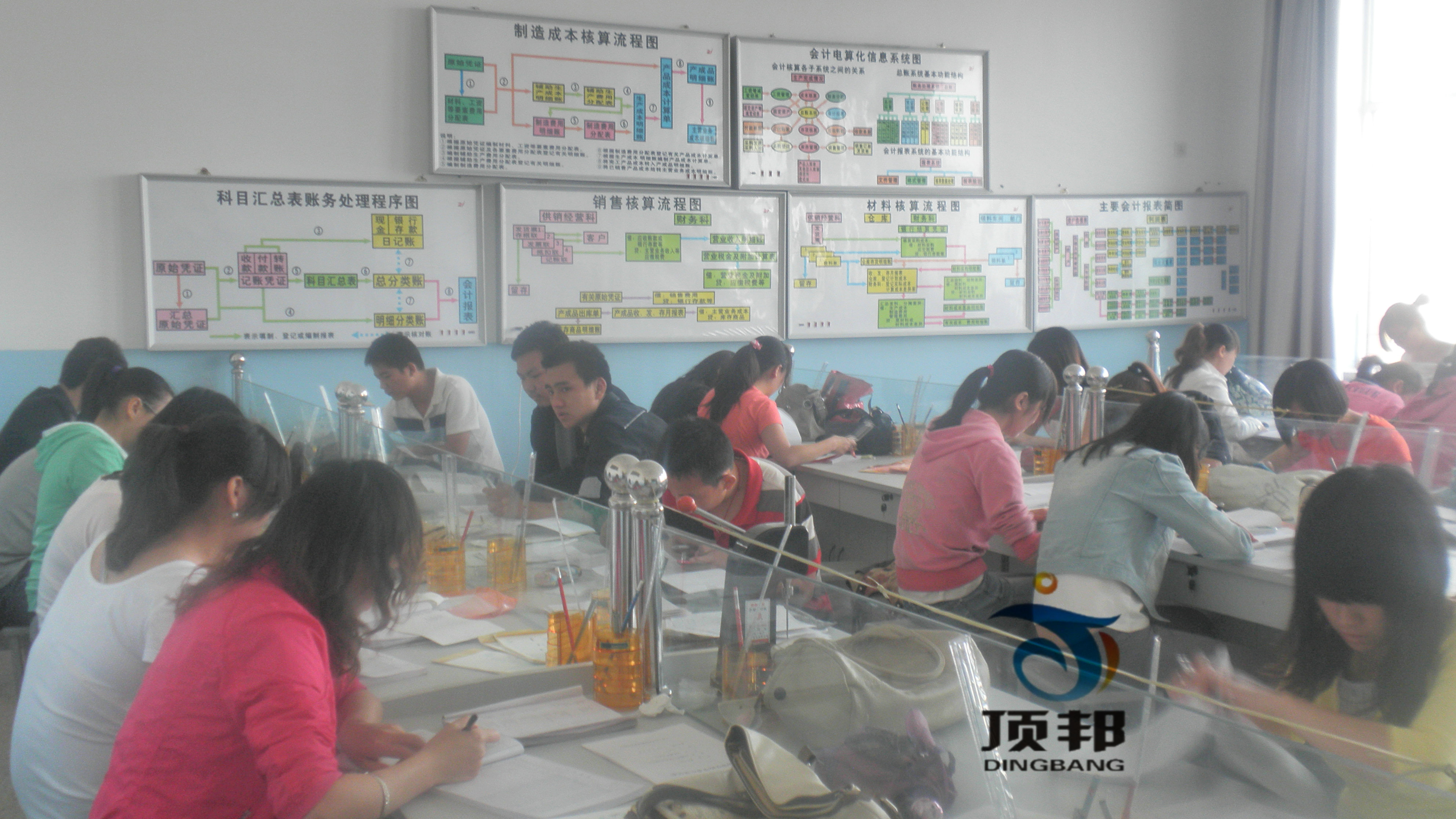 財會模擬實驗室設(shè)備(六人座)