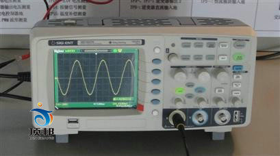 10KW風光互補微網(wǎng)發(fā)電系統(tǒng)教學實訓臺(圖4) 10KW風光互補微網(wǎng)發(fā)電系統(tǒng)教學實訓臺(室內外)