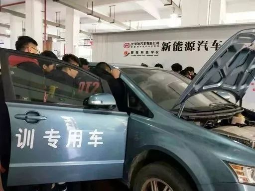 實訓(xùn)教學(xué)工作是職業(yè)教育的重點(圖4)