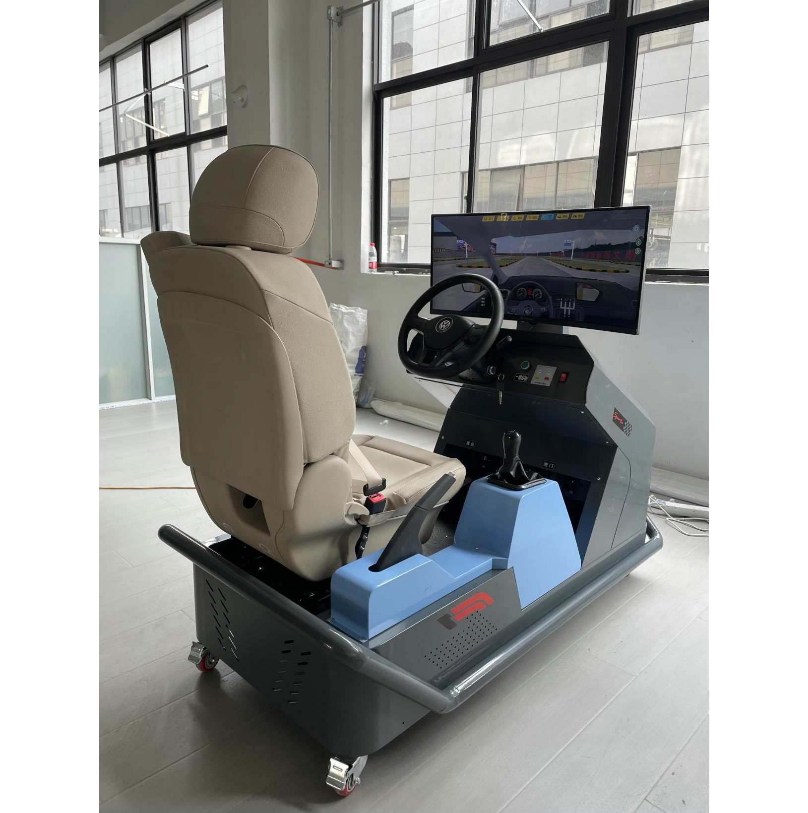 豪華型汽車(chē)駕駛模擬器