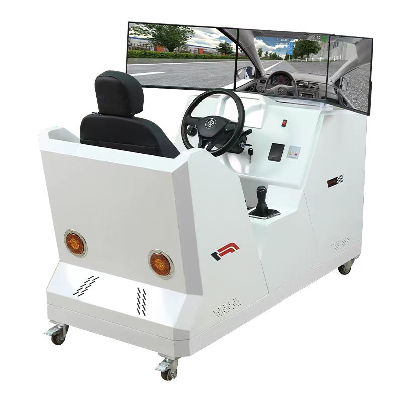 三屏幕超豪華汽車(chē)駕駛模擬器