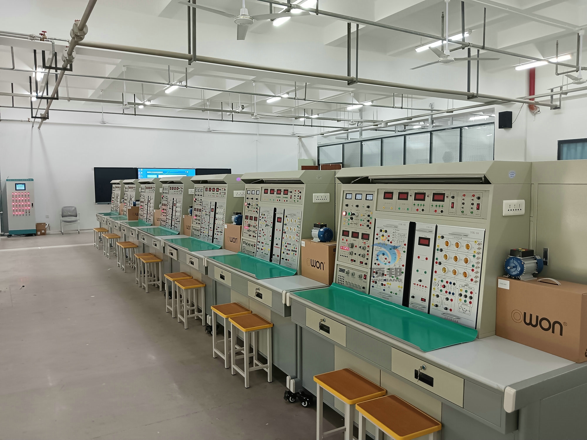 智能型電工技術(shù)實(shí)驗(yàn)裝置